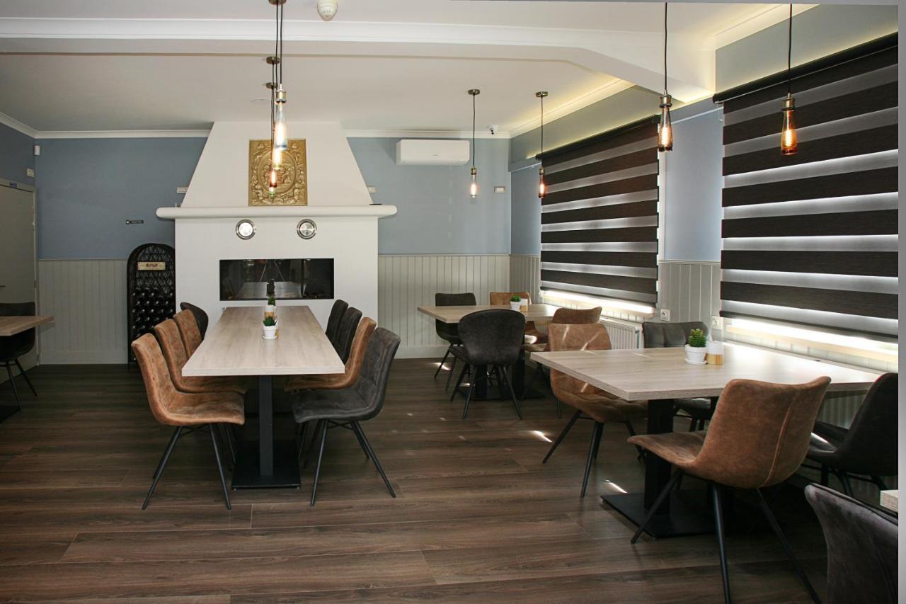 Hotel Au Prince Royal Леополдсбург Екстериор снимка
