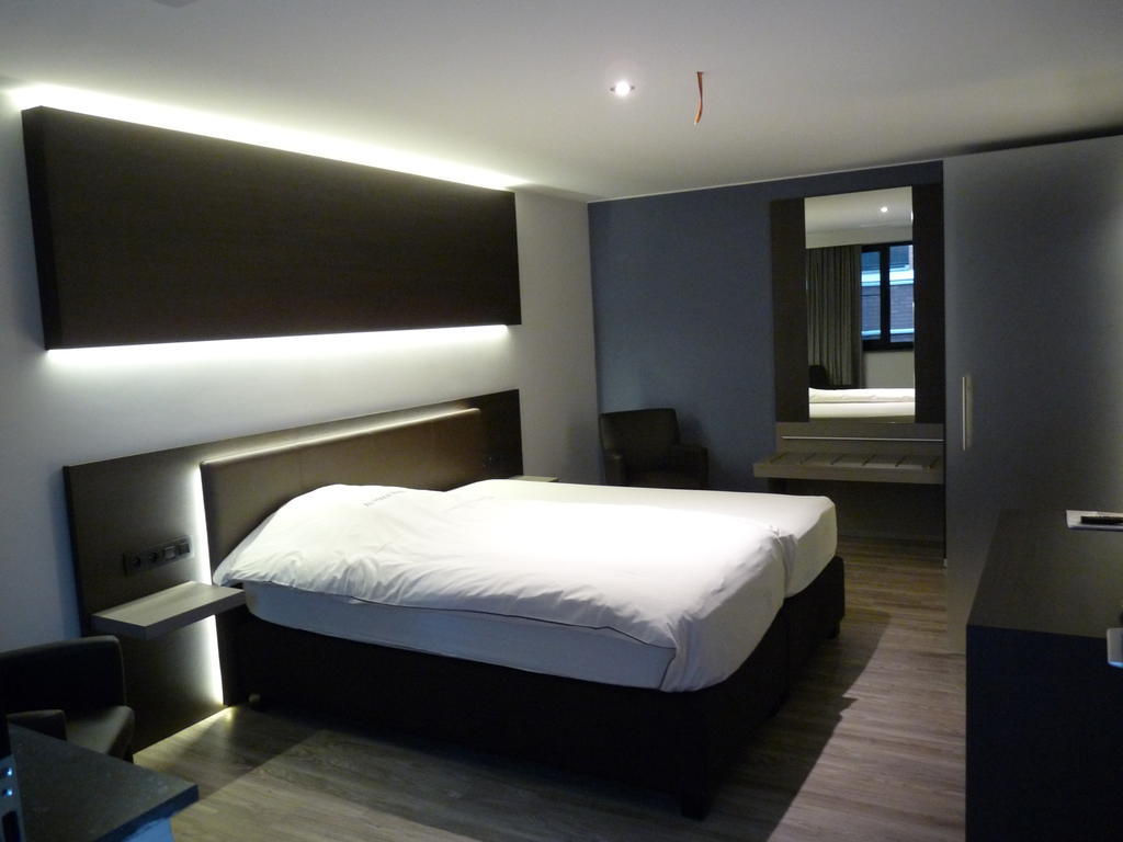 Hotel Au Prince Royal Леополдсбург Екстериор снимка