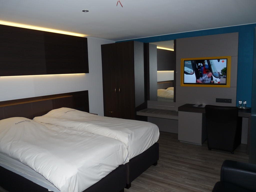 Hotel Au Prince Royal Леополдсбург Стая снимка
